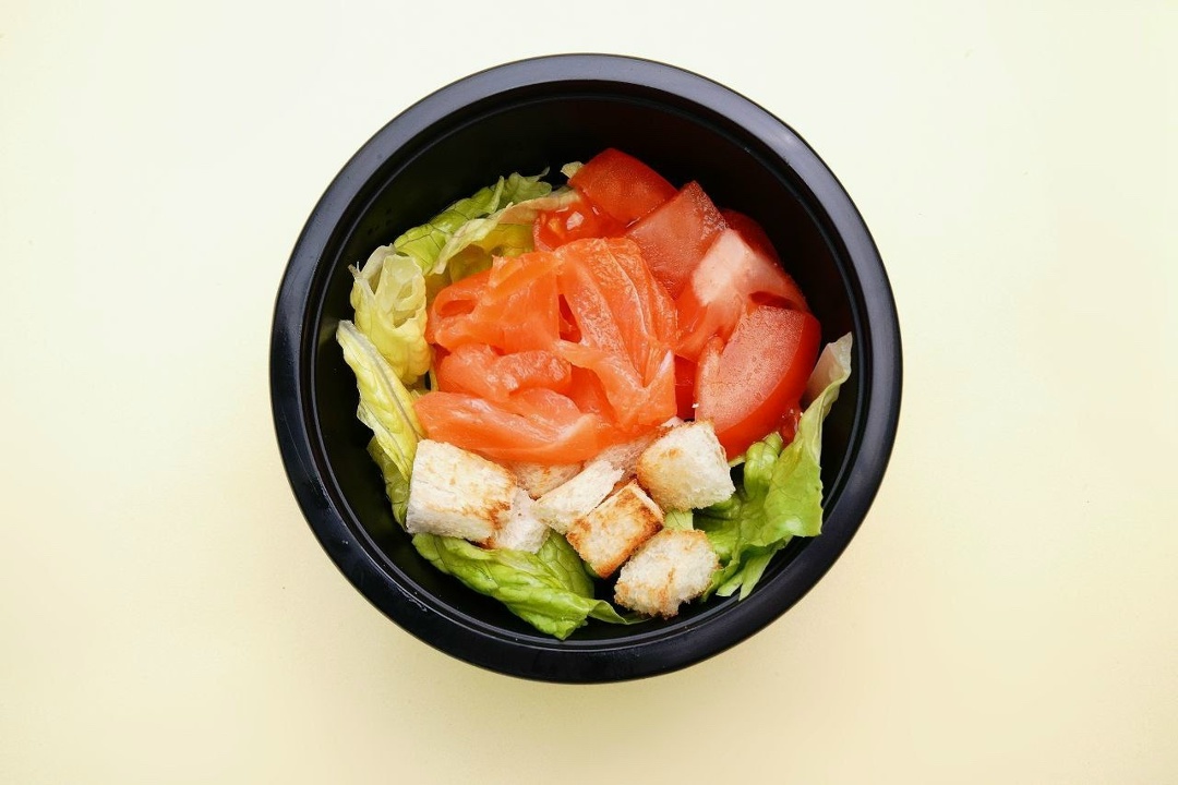 Фото Салат Цезарь с сёмгой